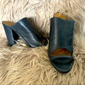 14th and Union Chunky Black Heel